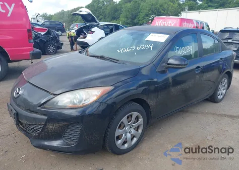 2013 Mazda Mazda3 I Sport z USA, uszkodzony, nr VIN JM1BL1U81D1702995